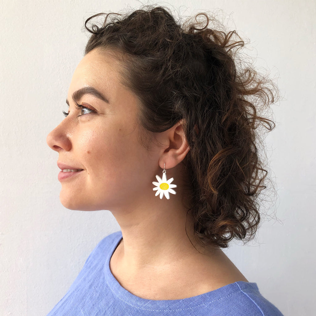 acrylic daisy earrings white yellow